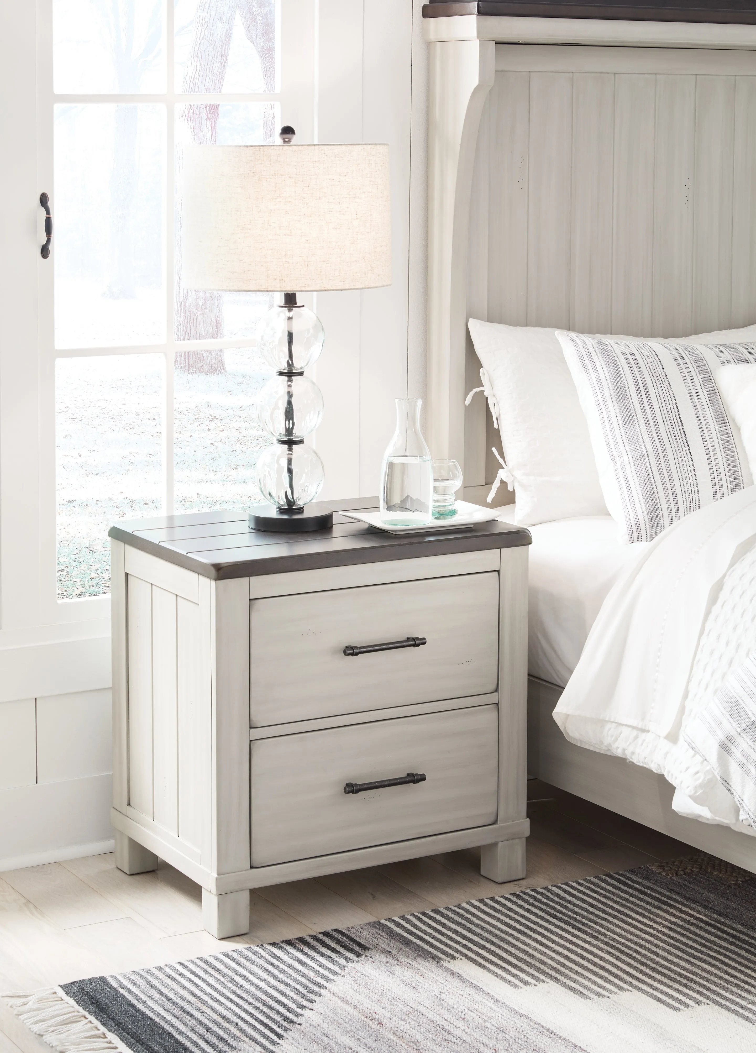 Darborn Queen Panel Bed with Mirrored Dresser, Chest and 2 Nightstands in Gray/Brown