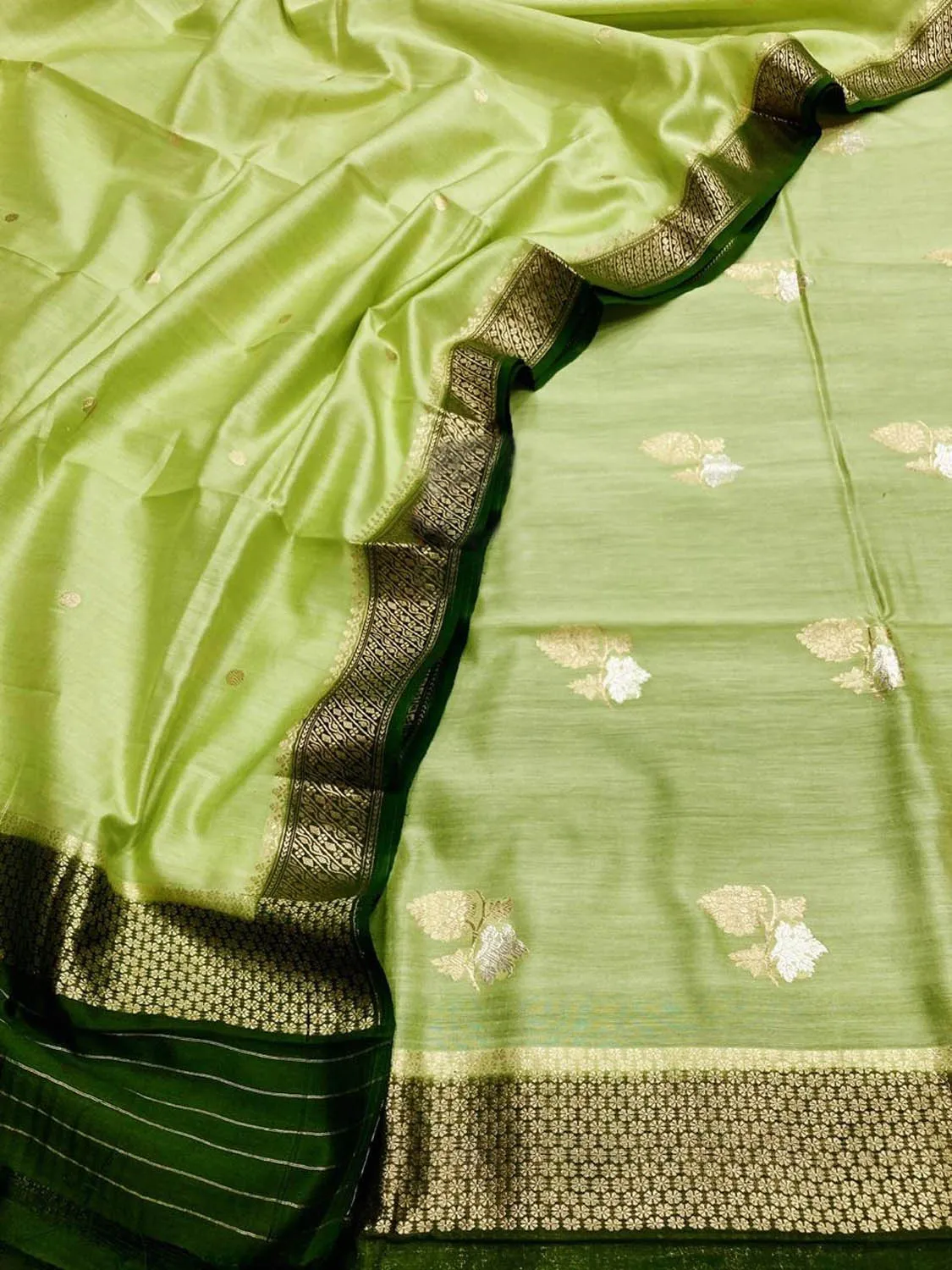 Exquisite Green Banarasi Silk Suit with Chiniya Weave