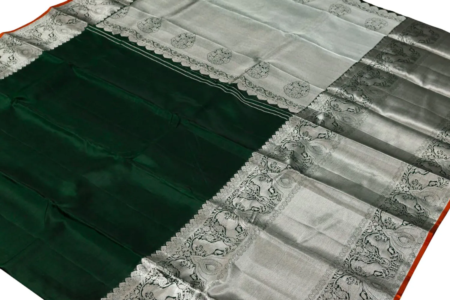 Exquisite Green Pure Kanjiwaram Pure Silk Woven Saree: Timeless Elegance