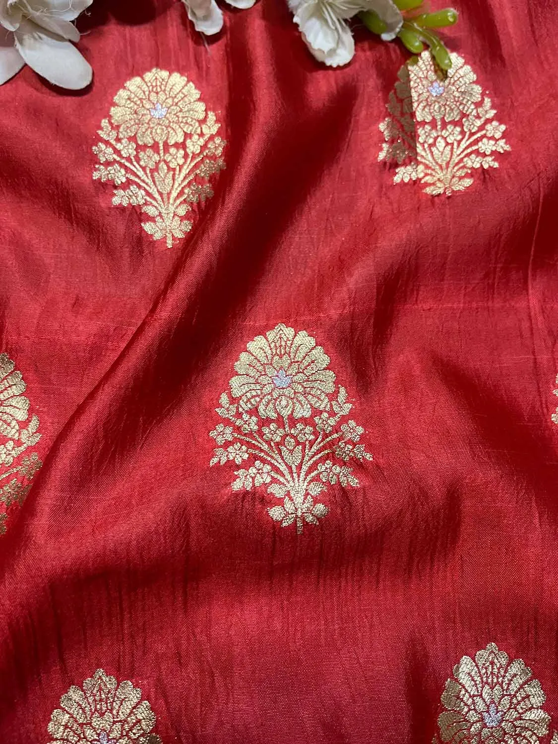 Stunning Red Banarasi Handloom Pure Katan Silk Fabric ( 2.5 Mtrs )